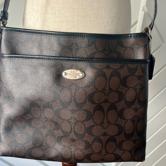 Coach signature black brown crossbody bag coated canvas GUC - Picture 2 of 11